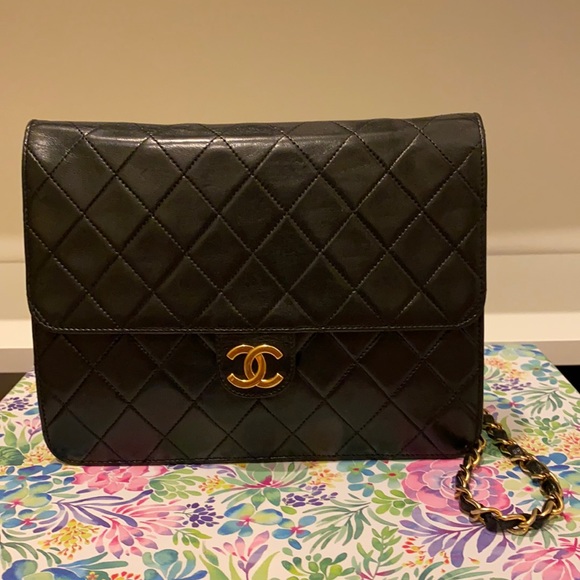 CHANEL Handbags - SOLD🔥🔥🔥Chanel Vintage Classic Flap Bag